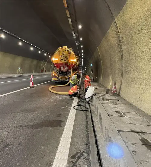 临西隧道排水渠清淤